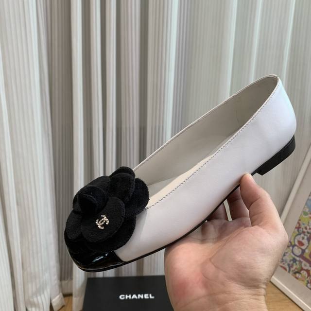 Chanel... Chanel Coco 24B Early Autumn New Arrival Camellia Series Single-Sole S