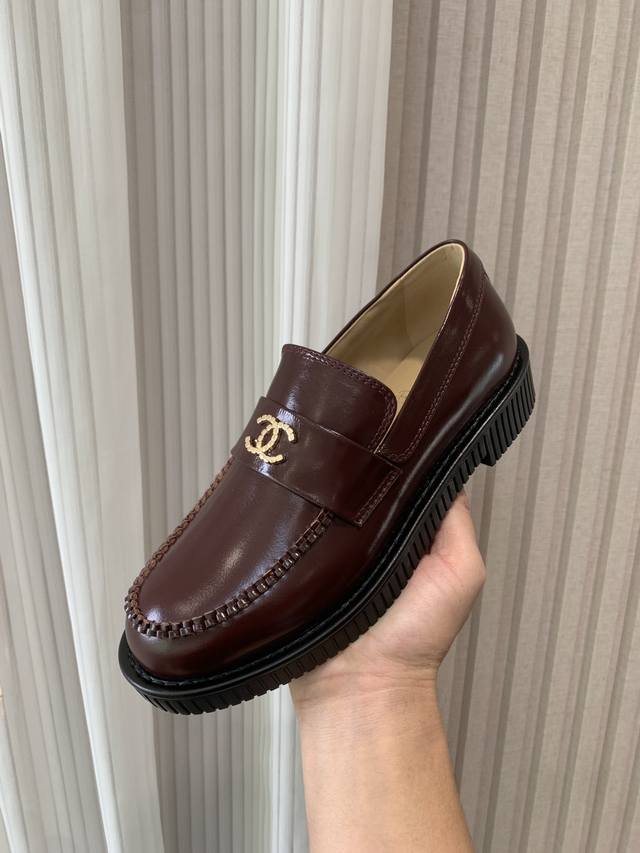 Chan* | Chanel Classic Two-Tone Double C Loafer Single Shoe. A Must-Have For Loa