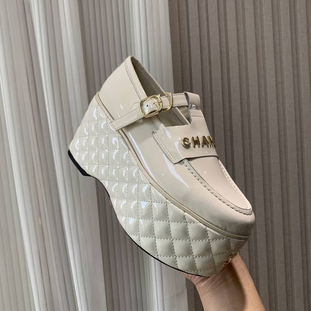 Chan*L 2025 Chanel C House Early Spring New Arrival Thick-Soled Platform Loafers
