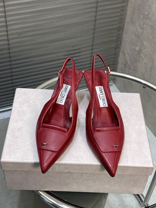 Jimmy Choo | Zhou Yangjie's New Pointed-Toe High-Heel Sandals. A Timeless Classi