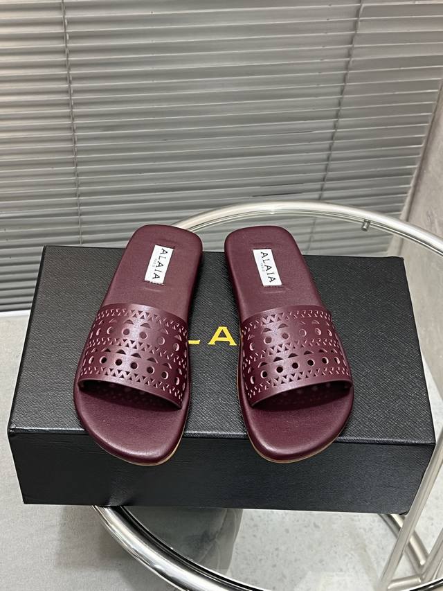 Alaia Flat Sandals. Material: Original Imported Cowhide. Sole: Italian Imported