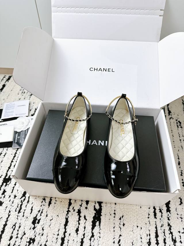 Premium-Grade Factory-Direct Chanel 25 A Spring/Summer Small Single-Strap Shoe.