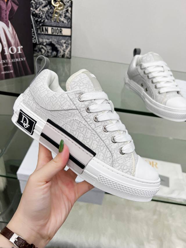 Couple's Spring Limited Edition, Large Tongue Skateboarding Sneakers Designed By