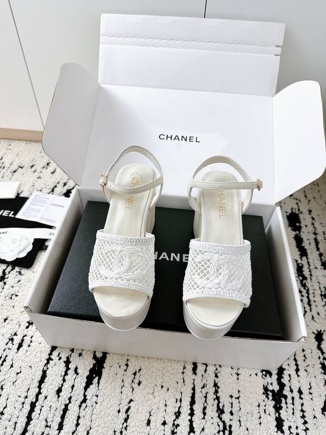 Premium Grade Chanel 25 A Spring/Summer Mesh Water Crystal Thick Sandals. Depart