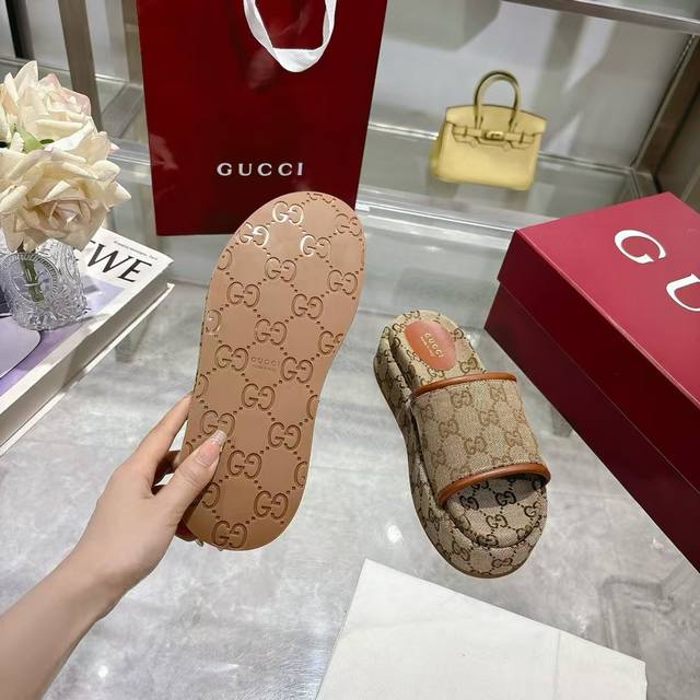 2025 Women's New Arrival Gg Thick-Soled Sandals The Iconic Gucci Logo And Intric