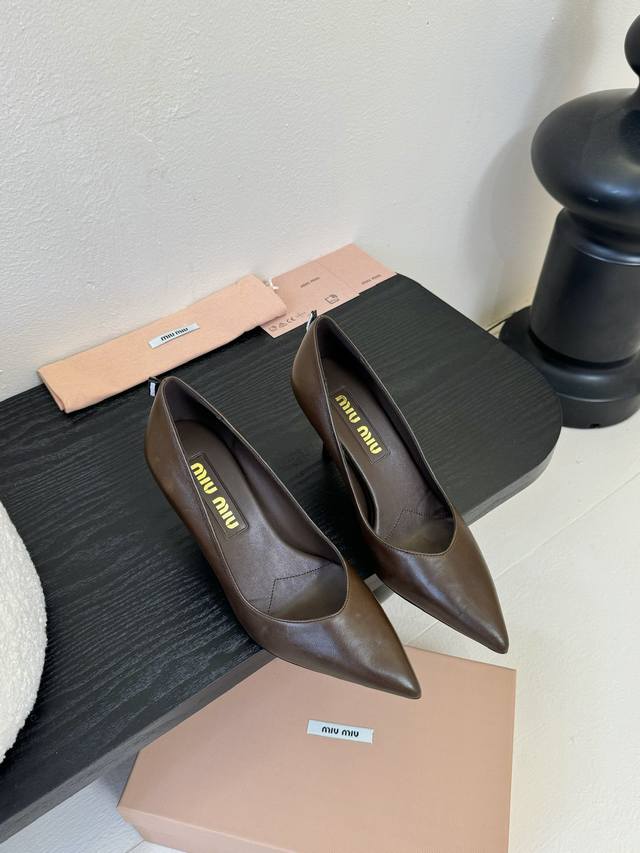 Miu Miu 25 Spring/Summer New Arrival Retro High-Heel Fish-Mouth Sandals! Fresh S
