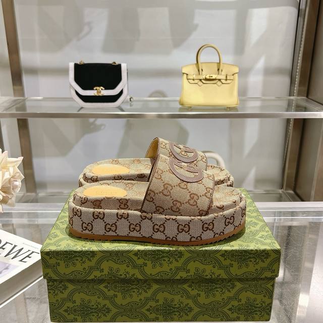 Gucci New Women's Large Gg Waterproof Platform Slippers. As The Brand's Iconic E