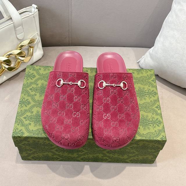 Cow Suede Embossed Gg New Men's And Women's Horsebit Slip-On Sandals. This Style