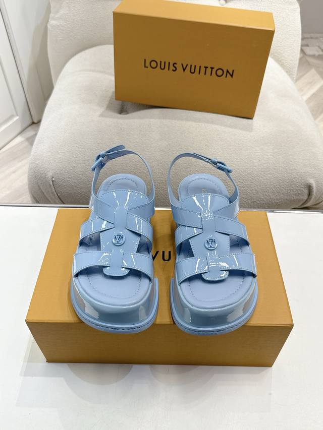 Lv Height-Enhancing Wonder! These Maya Flatform Sandals Are So Leg-Lengthening!