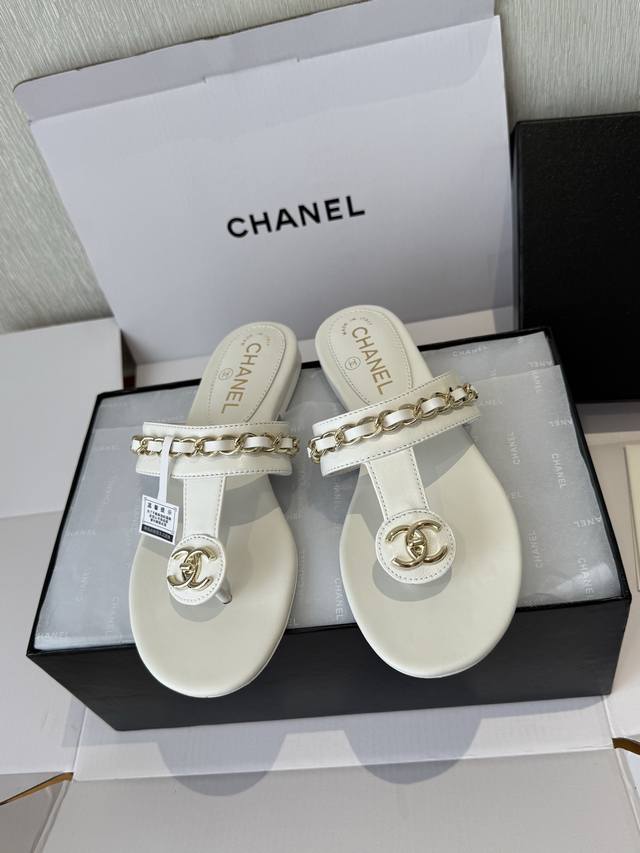 Guangdong-Made Chanel Mini Spring/Summer New Arrival Thong Sandals, Made From So