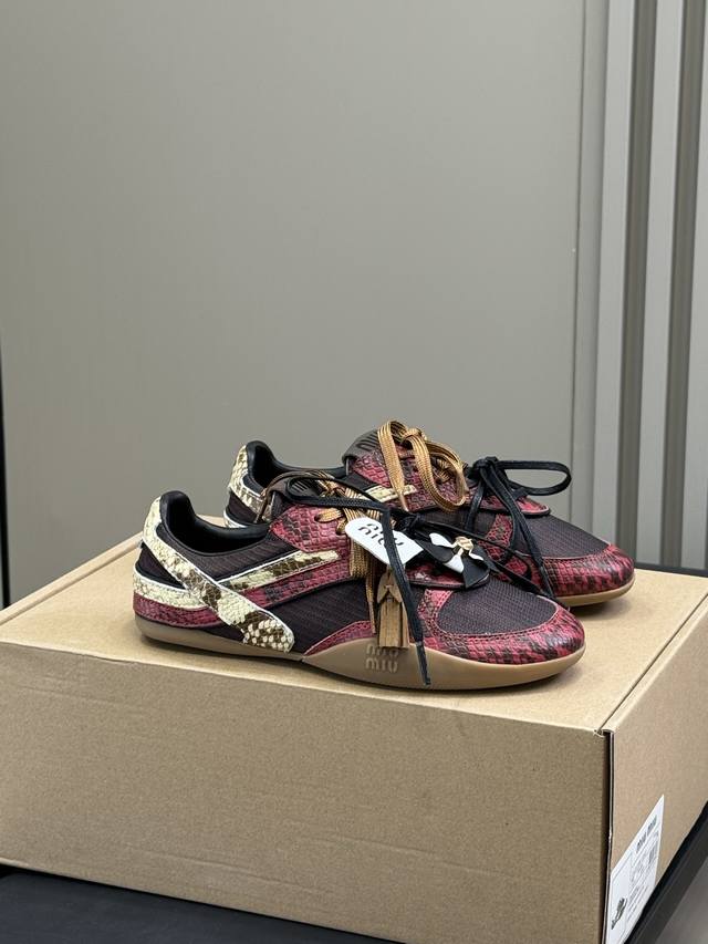 Top-Quality Miu Ss25 Spring/Summer Edition Sneakers New Arrival. The Signature M