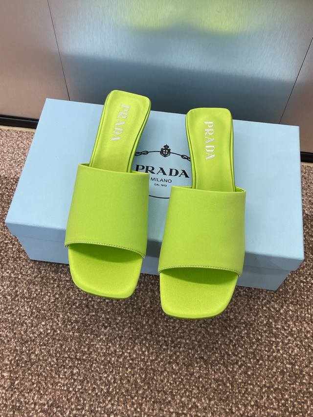 Rada 2025 Spring/Summer Runway New Low-Heel Square-Toe Women's Shoes Prada Celeb