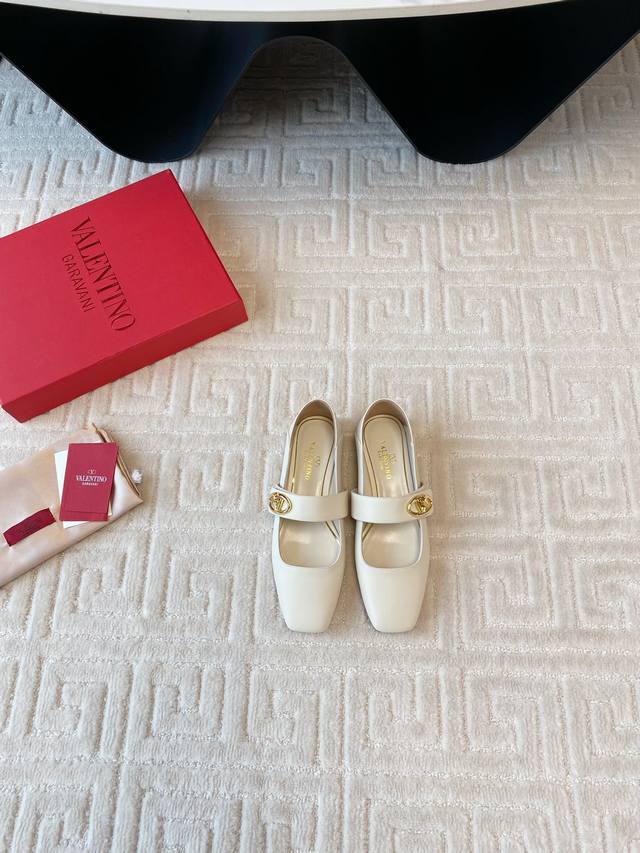 Factory-Direct, Original Single-Order Quality Valentino Classic Summer V-Logo Si