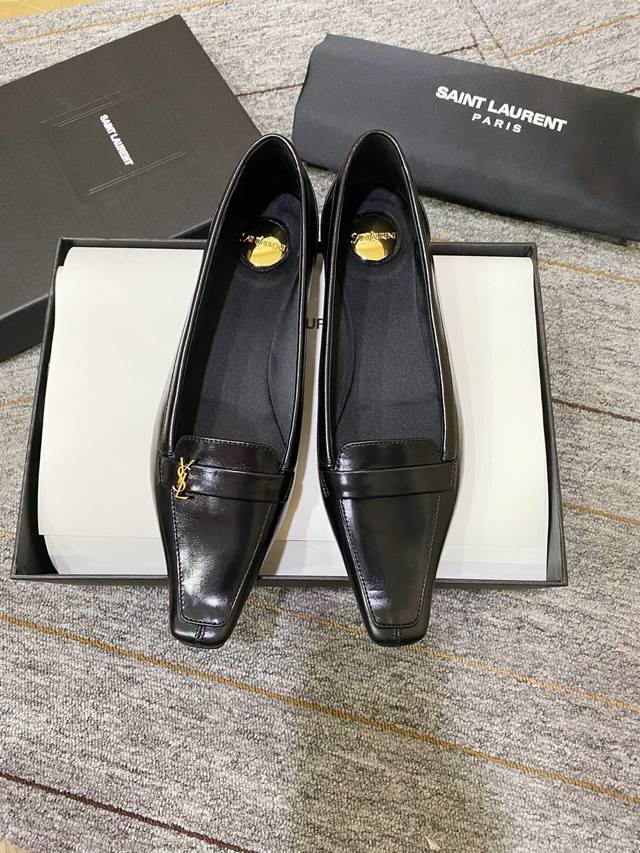 Factory-Direct * 2025 Spring New Arrival Square-Toe Flat Shoes. The Square-Toe D