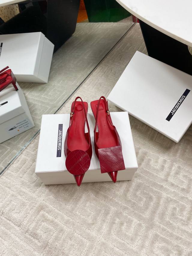 Factory-Made Leather Upper, Fabric Upper 390 Jacquemus Early Spring New Arrival