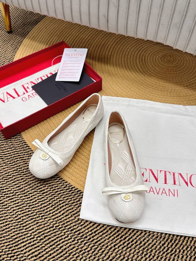 Top-Tier Edition - Genuine Leather Sole Valentino Garavani Vlogo Cut-Out 25 Earl
