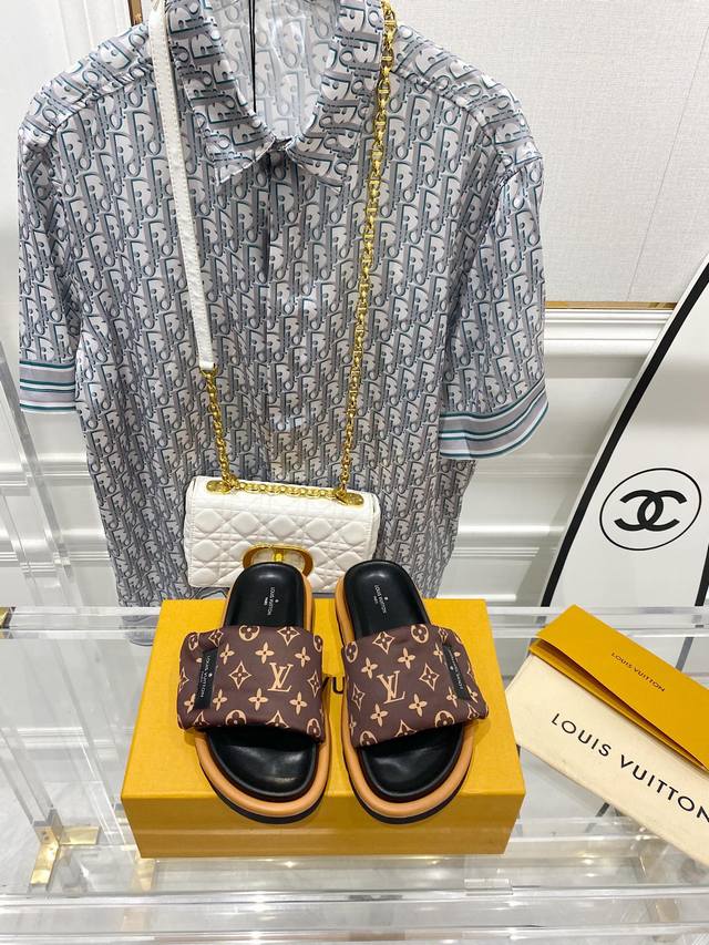 Lv 23 Couple's Bestseller Printed Velcro Slippers Soft Padded Upper With Adjusta