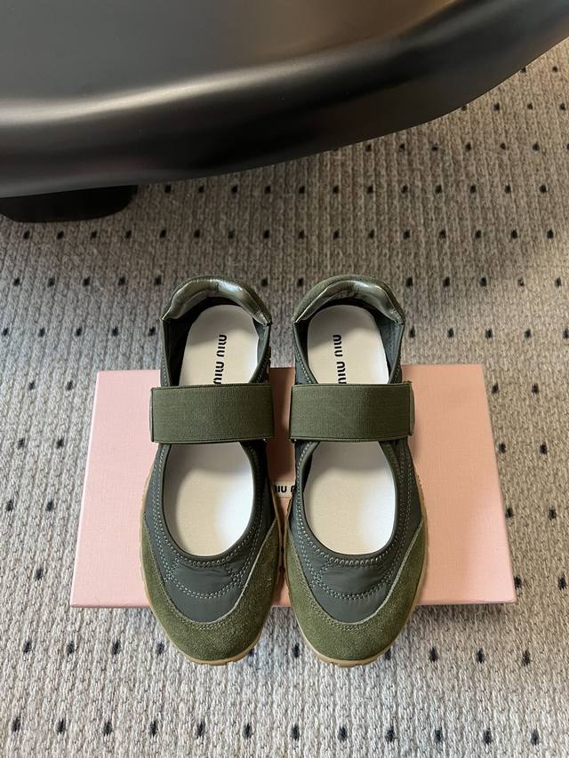 Miumi* Miu Miu 25Ss Spring/Summer New Arrival: Agan Casual Sneakers With Mary Ja