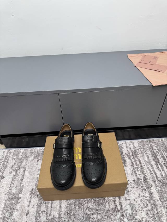 Collaboration Brogue Leather Shoes Absolutely High-Fashion, Perfect For The Curr