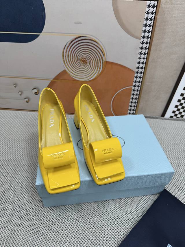 Authentic Quality Prada Spring/Summer New Arrival Original Replica. The Hottest