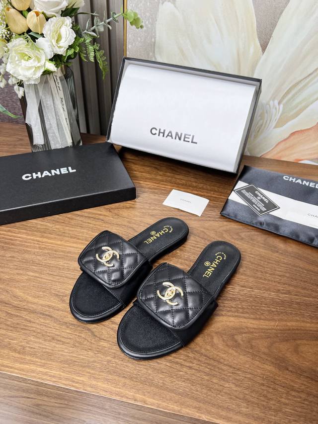 Factory Price: Yuan Chanel Classic Leather Sandals, Made From Genuine Leather Wi