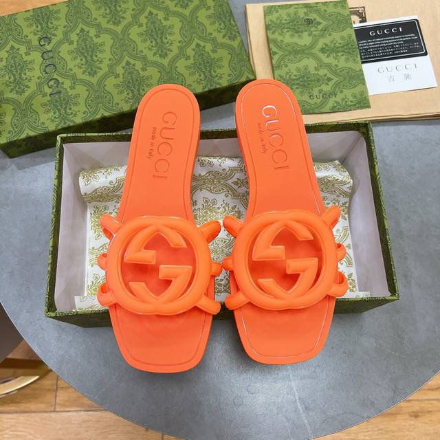Factory Price: Tpu Glossy Version, Factory Stock Available. Gucci Flip-Flops, La
