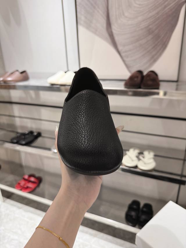 Hugh Leather Slip-On Shoes Made From Grain-Textured Calfskin, Round Toe, Molded