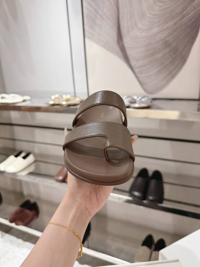 Hugh Leather Sandals. Double-Strap Sandals Made From Grain-Textured Calfskin, Fe
