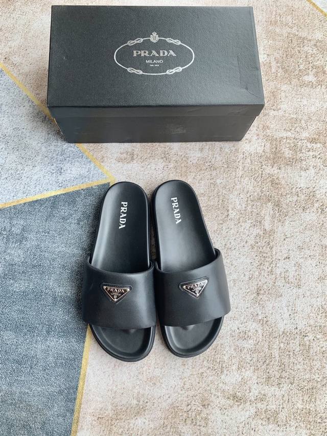 Prada Spring/Summer Runway New Sandal Series Classic Thick-Soled Sandals With A