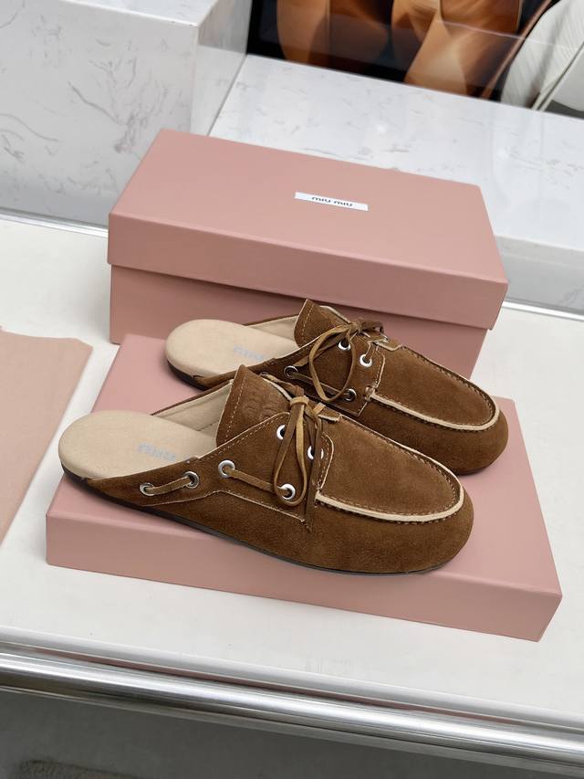 Miu Mi 2025 Early Spring Runway New Release Distressed Vintage Loafer, A Must-Ha