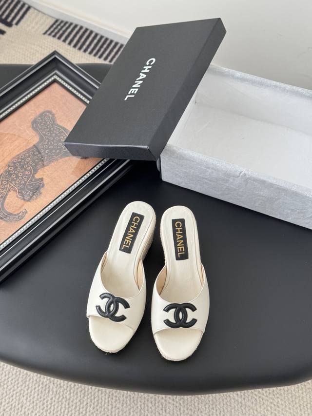 Chanel 25P New Double C Slippers, Spring/Summer New Style, High-Quality Version.