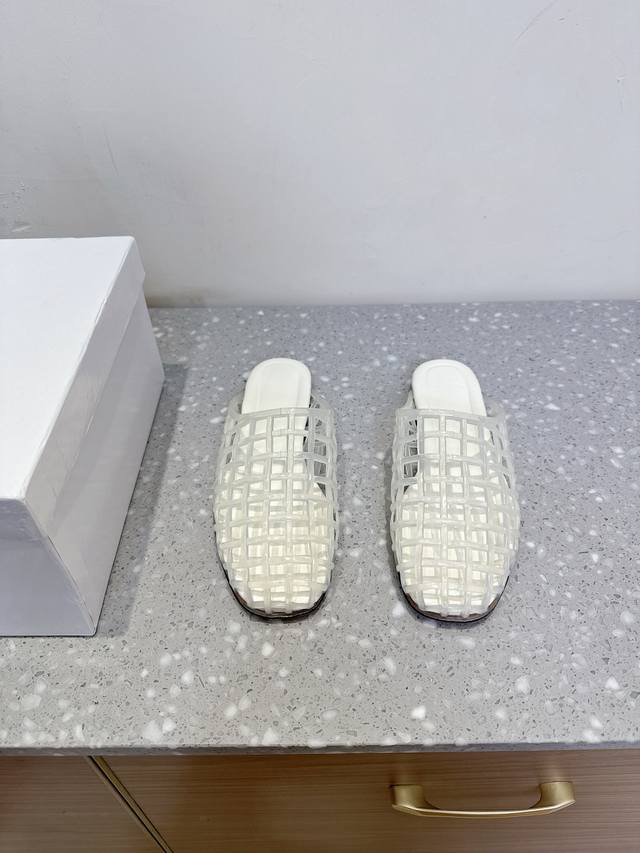 Vince Niche Fashion Brand 25Ss Spring/Summer New Arrival Jelly Hole Shoes Half-S