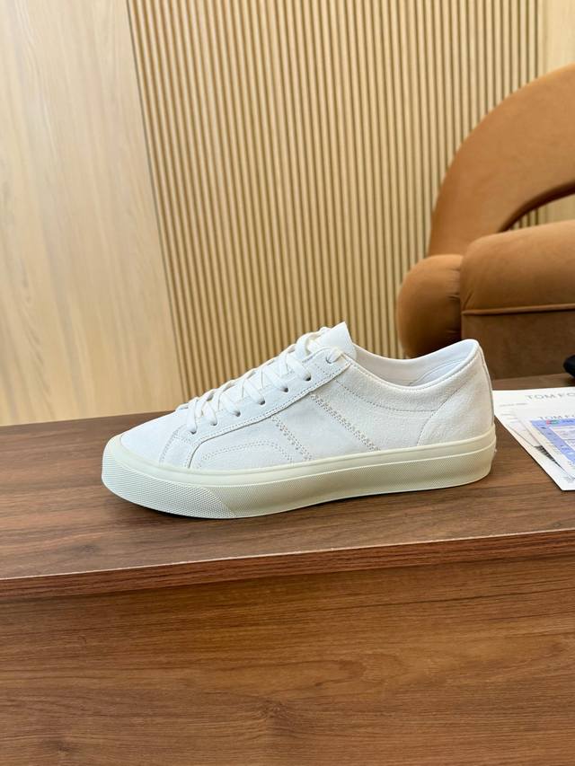 Tom Ford American Retro Luxury Style Size: 39-45 Tom Ford, A European And Americ