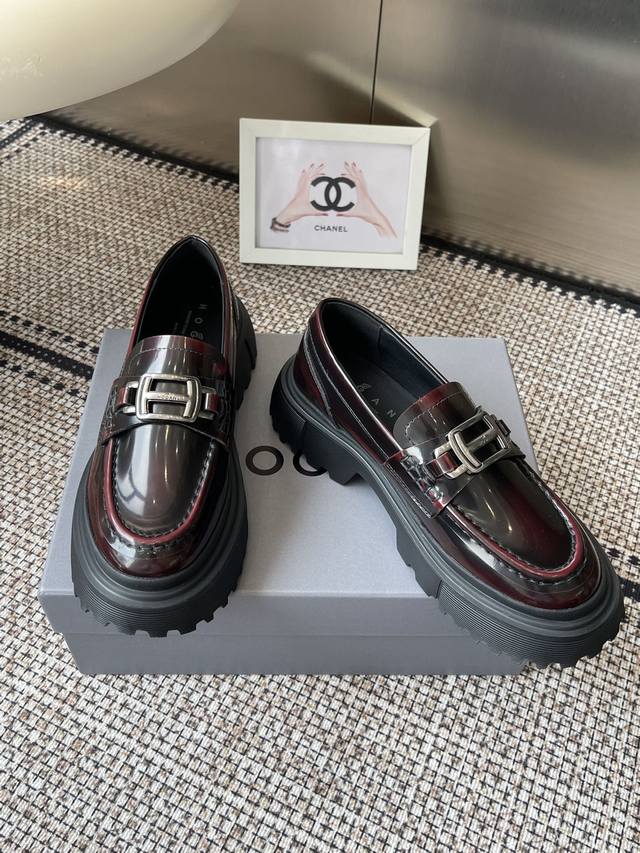 Hogan Loafer Casual Leather Shoes This Loafer Is Meticulously Crafted From Impor