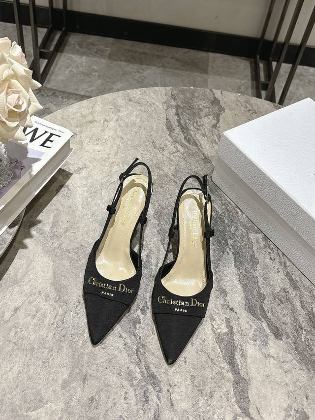 Dior 2025 Spring/Summer New Arrival Steel-Stamped Letter Logo Single-Sole Sandal