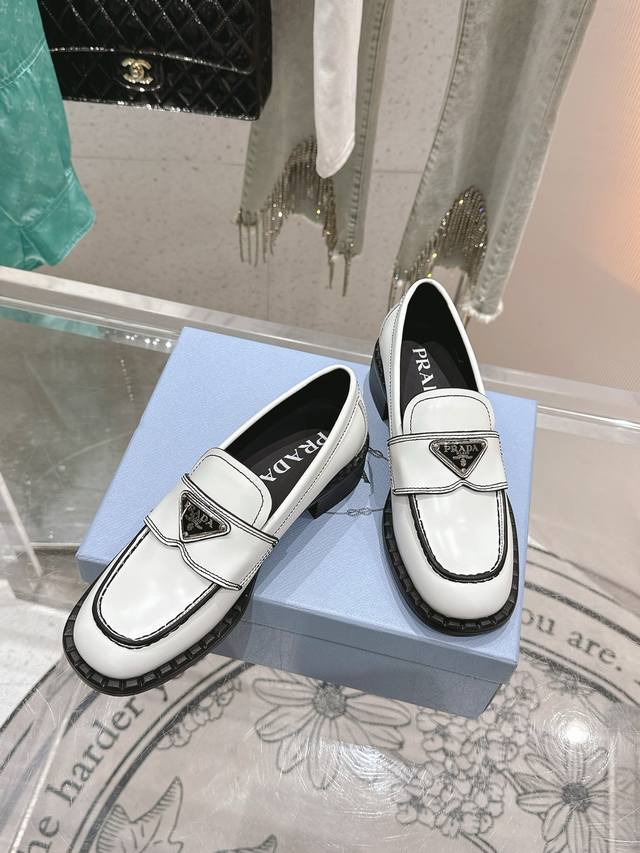 Prada New Arrival: Retro Hardware-Decorated Loafers. Top-Quality Craftsmanship,
