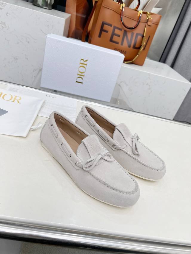Dior Spring/Summer New Ultra-Light Jelly Series Loafers. The New Design Aims To