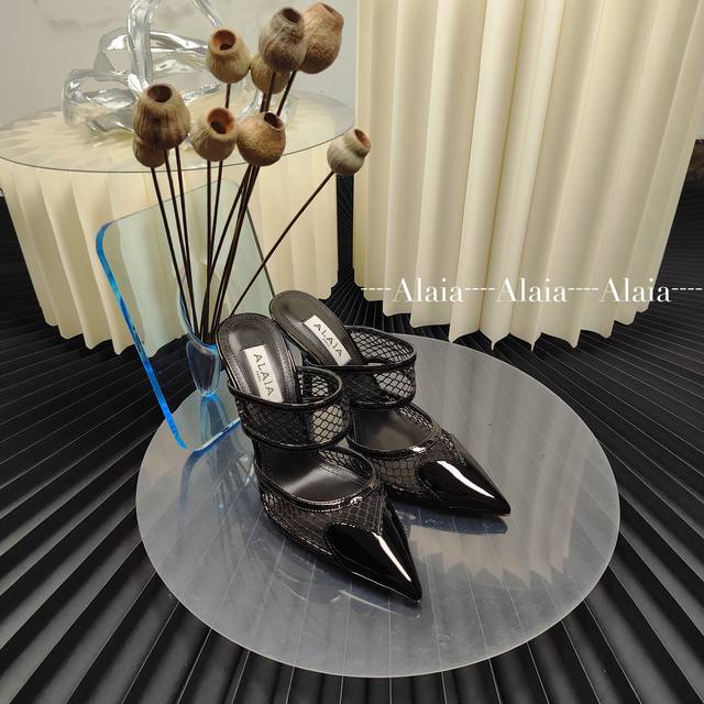 Alaia Alaia's Must-Have Item, Trending On Xiaohongshu! The Alaia Heart-Shaped Me