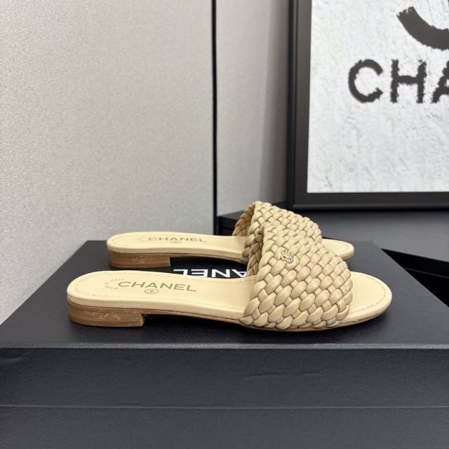 25 The Hottest Sandals Of Early Autumn, Sold Out At Stores, Trending On Social M