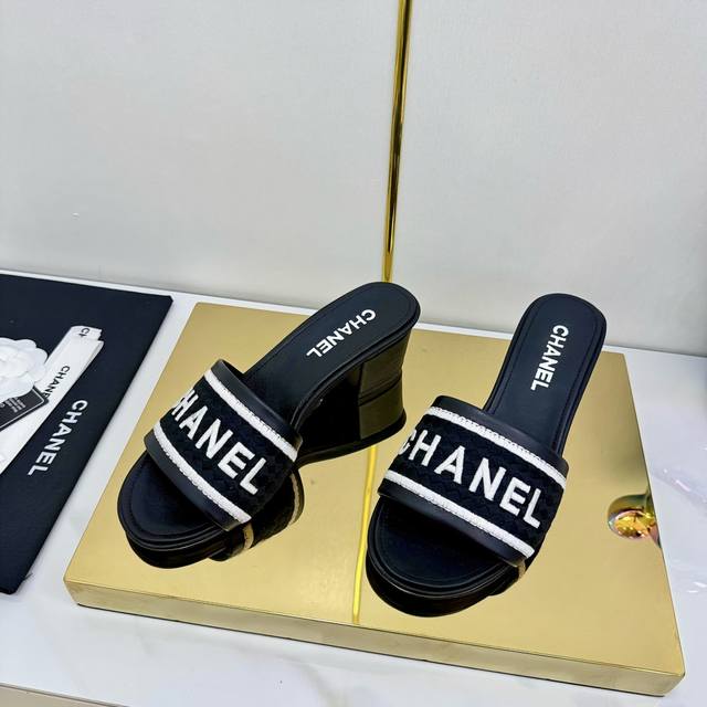 Top-Quality *Chanel 2024 New Diamond-Patterned Slippers A Must-Have For Chanel F