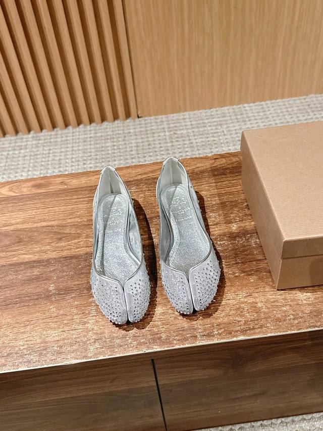 Christian Louboutin X Maison Margiela Split-Toe High-Heel Single Shoes Maison Ma