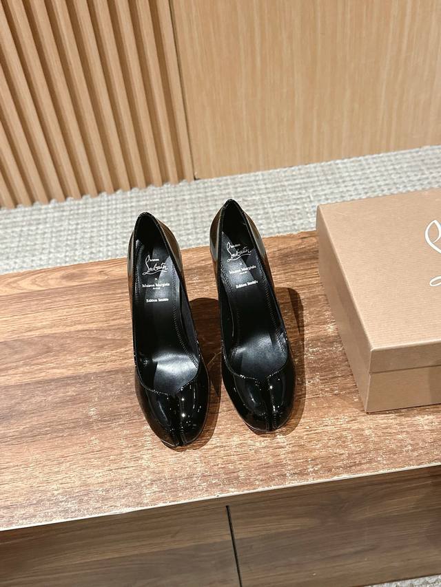 Christian Louboutin X Maison Margiela Split-Toe High-Heel Pumps Maison Margiela