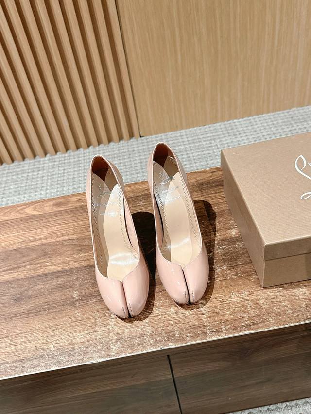 Christian Louboutin X Maison Margiela Split-Toe High-Heel Pumps Maison Margiela