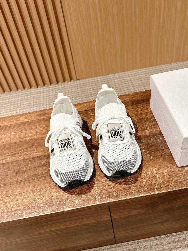 Dior Couple's Flyknit Casual Sneakers The Soft, Breathable Upper Complements The
