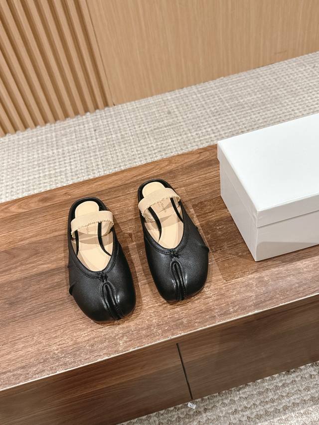 Margiela Wrinkled Split-Toe Shoe Tabi Split-Toe Ballet Lace-Up Sandal Margiela's