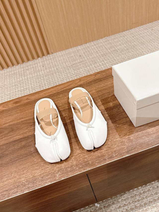 Margiela Wrinkled Split-Toe Shoe Tabi Split-Toe Ballet Lace-Up Sandal Margiela's