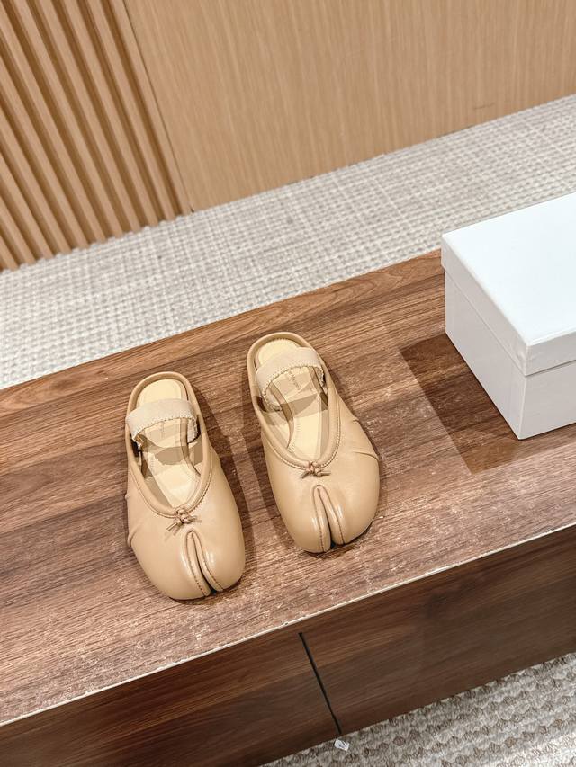 Margiela Wrinkled Split-Toe Shoe Tabi Split-Toe Ballet Lace-Up Sandal Margiela's