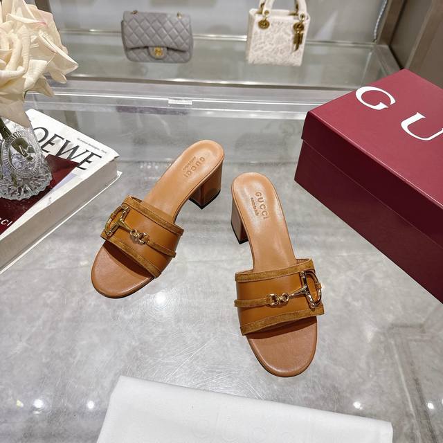 3453-2 Brown 35-41 This Women's Sandal Features Classic Horsebit Details And Gol