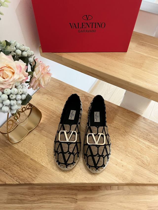 Valentino Garavani Multi-Material V-Shaped Fisherman's Shoes With A Retro-Effect