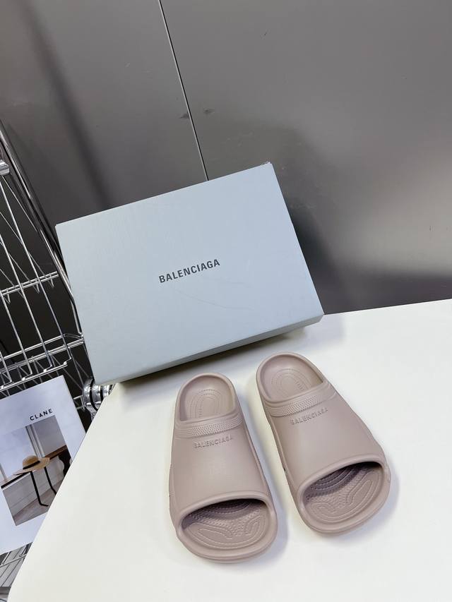Balenciaga Paris Spring/Summer Couple's Slippers Latest Series Exploring The Fas